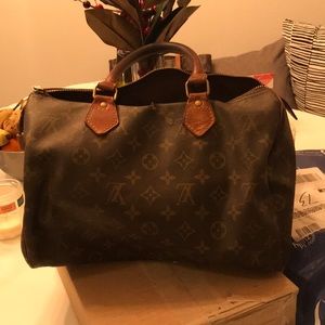 Louis Vuitton speedy bag
